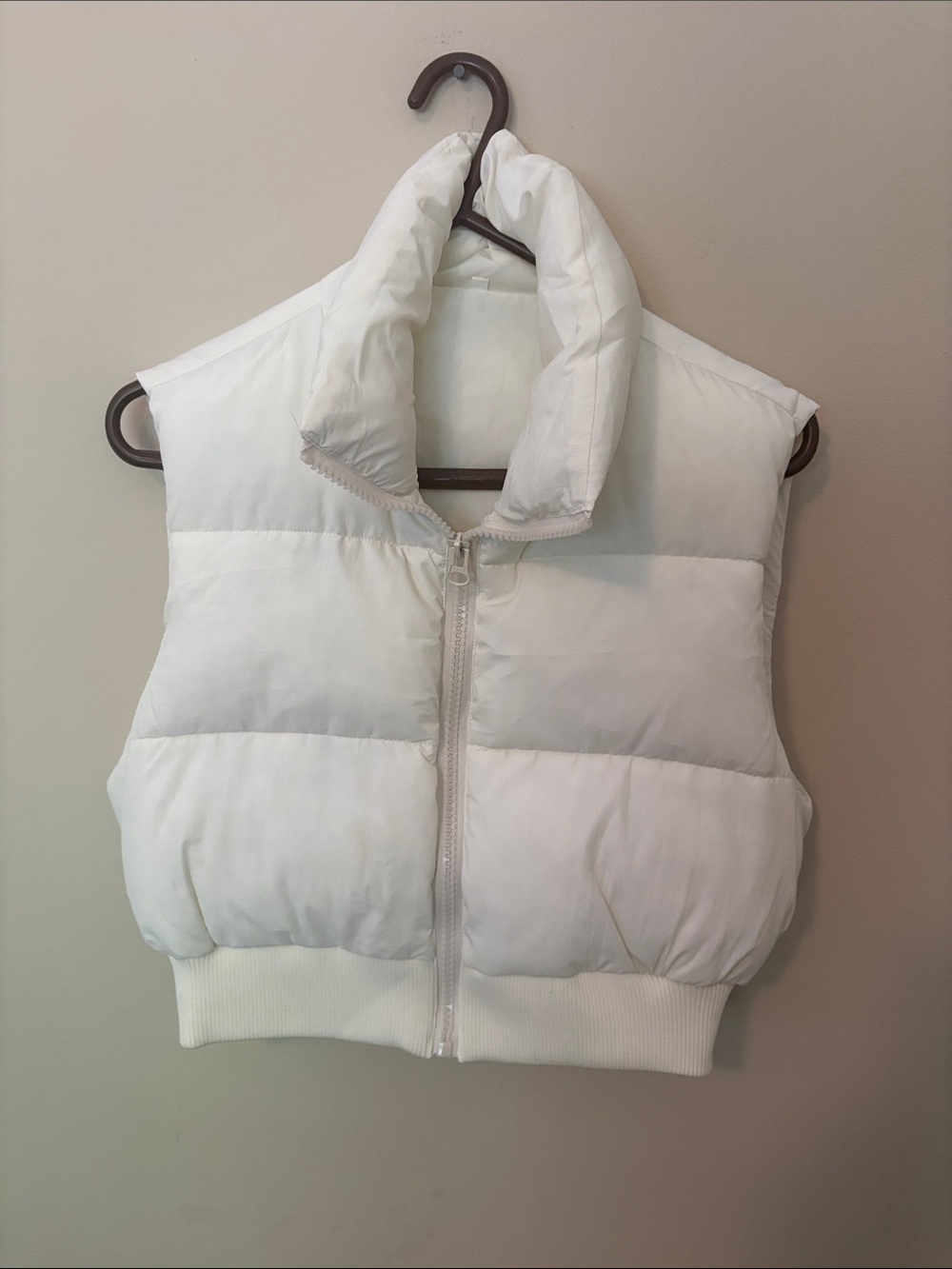 White Cropped Puffer Vest - Women's Sleeveless Jacket
